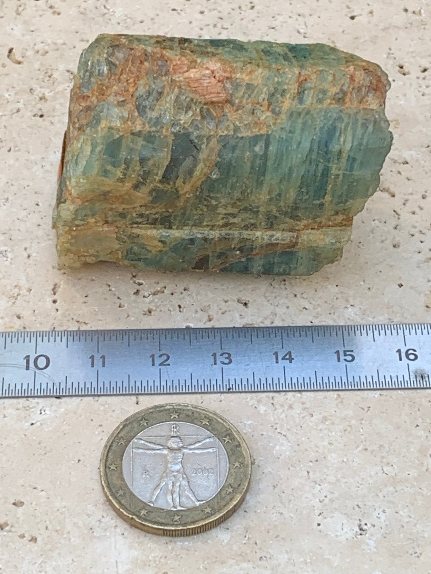 Béryl bleu, spécimen de 58mm x 37 x 33 - 104,4 grammes. Parfait en collection, exposition, lithothérapie...