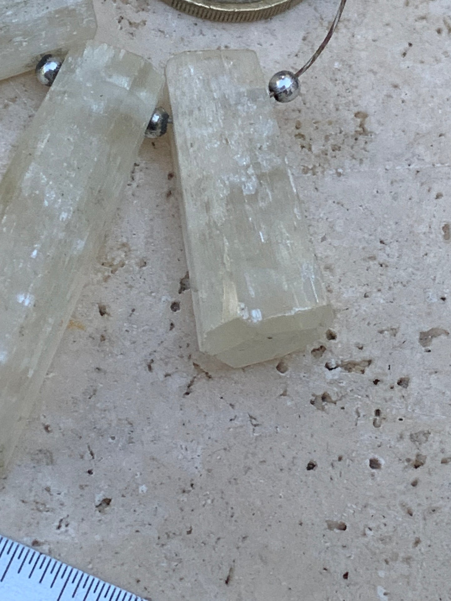 Kunzite jaune/ Triphane, 3 pièces au choix de 28mm x12 x10 à 42 x10 x10 - 5 grammes en moyenne. Parfait pour la bijouterie, collection, exposition...