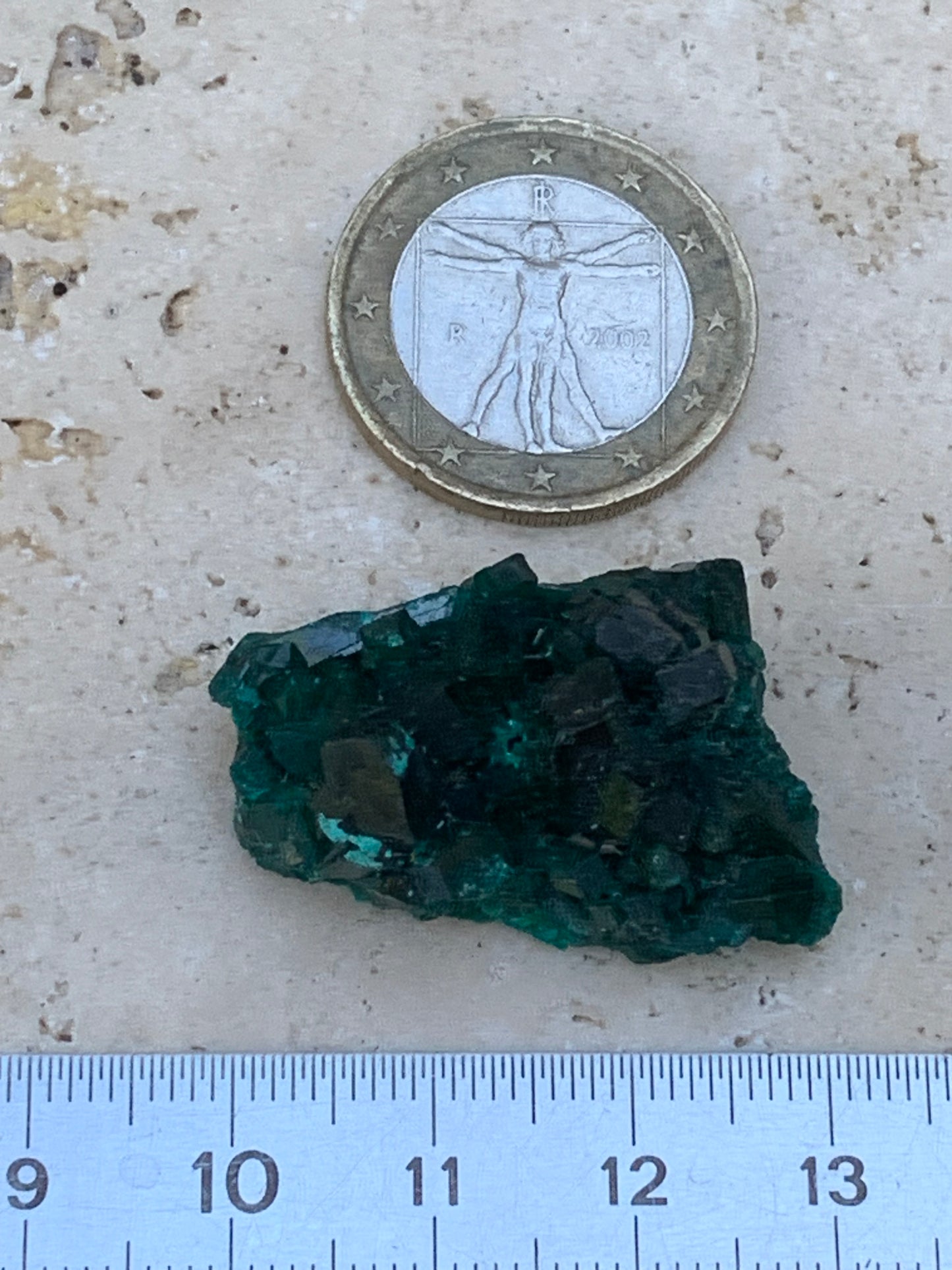 Dioptase, spécimen cristalisé de 34mm x 20 x 14 - 10,2 grammes ! Rare et puissante en minéralogie et lithothérapie !