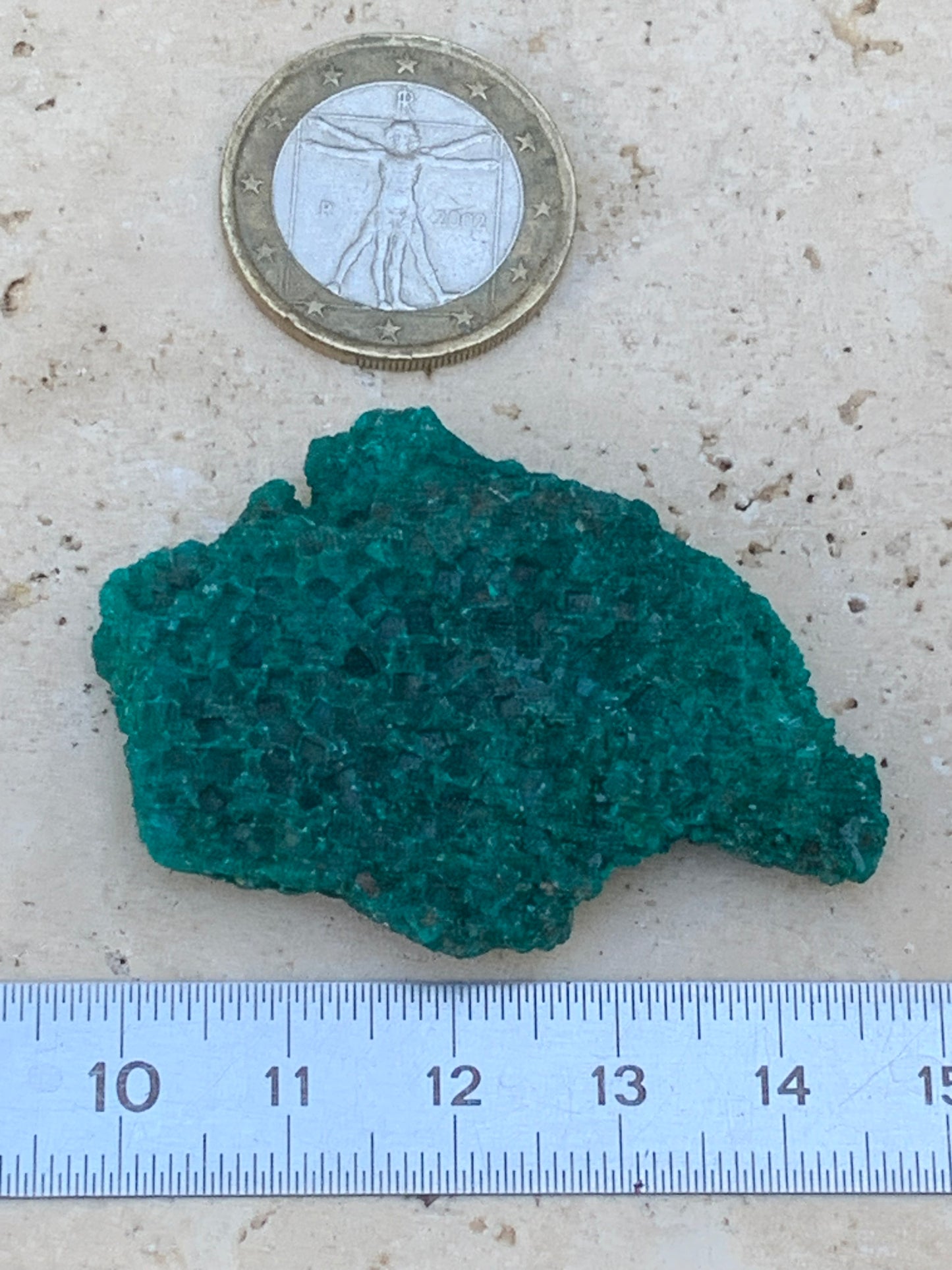 Dioptase, spécimen cristalisé de 50mm x 35 x 11 - 18,10 grammes ! Rare et puissante en minéralogie et lithothérapie !