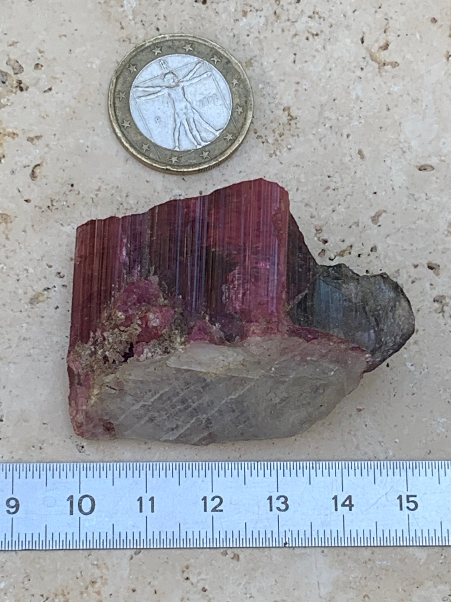 Tourmaline Rubellite, superbe spècimen naturel de 52mm x 35 x 23 - 52 grammes. Parfait en bijouterie, collection ,exposition...