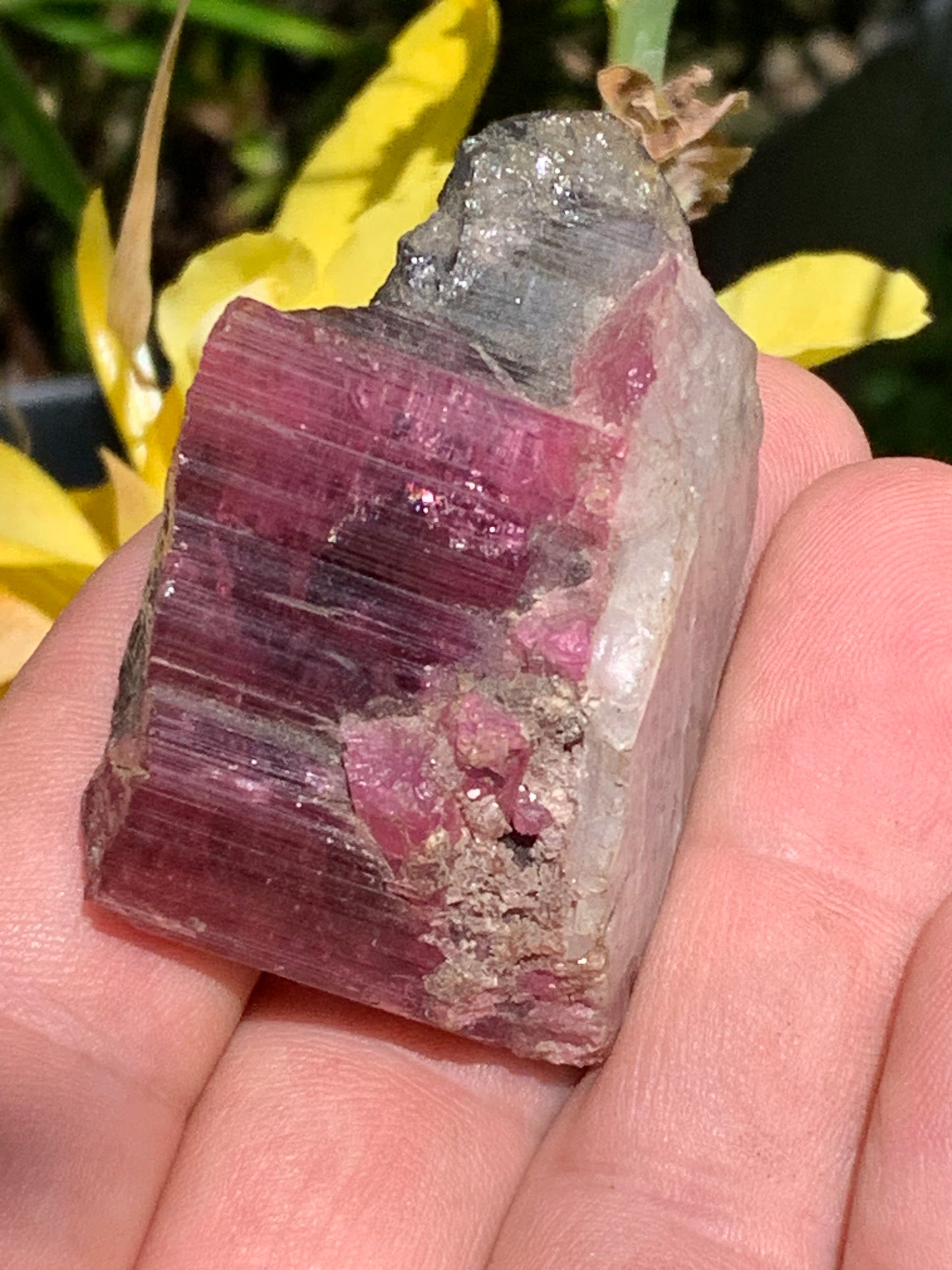 Tourmaline Rubellite, superbe spècimen naturel de 52mm x 35 x 23 - 52 grammes. Parfait en bijouterie, collection ,exposition...