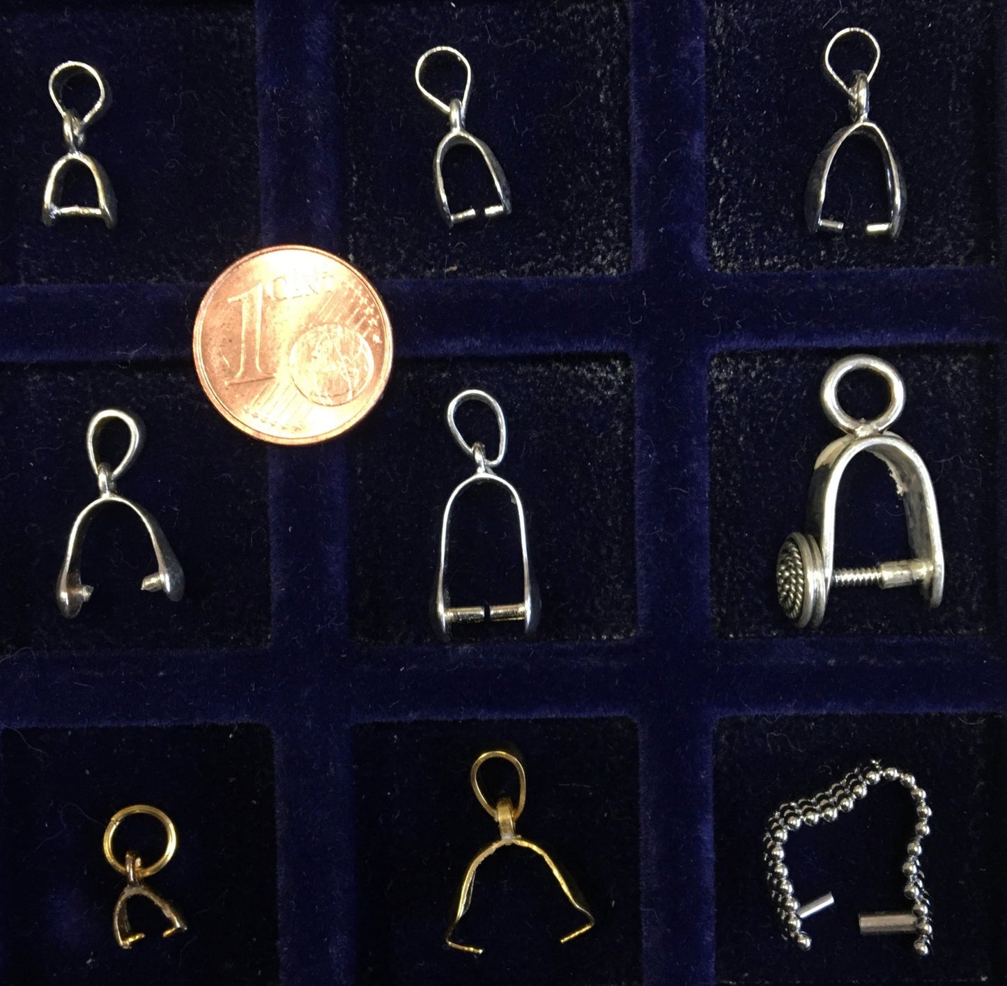 Sélection de bélières pour pierres percées (cabochons, perles...). De 5 à 15 millimètres... Très bonne qualité, parfait pour adapter vos pierres préférées ! Finition Argent, doré ou argenté ! 