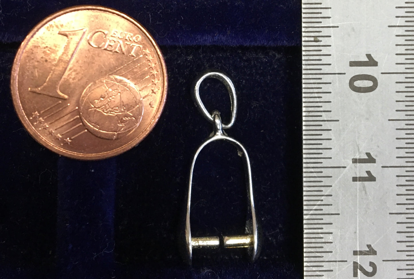 Sélection de bélières pour pierres percées (cabochons, perles...). De 5 à 15 millimètres... Très bonne qualité, parfait pour adapter vos pierres préférées ! Finition Argent, doré ou argenté ! 