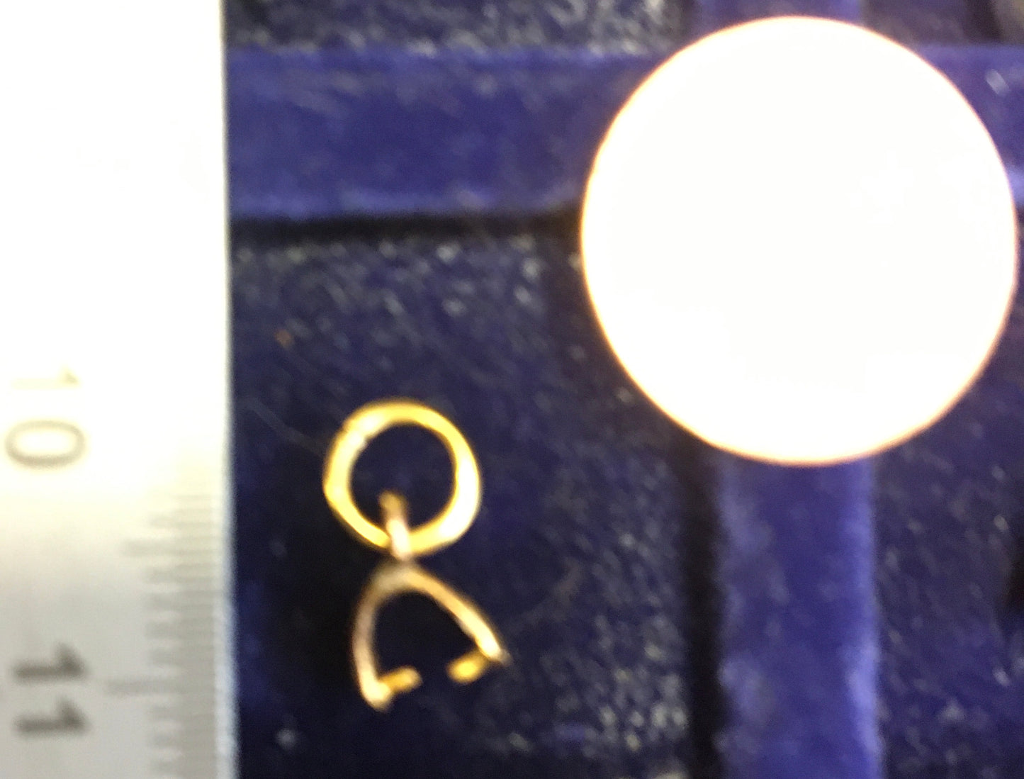 Sélection de bélières pour pierres percées (cabochons, perles...). De 5 à 15 millimètres... Très bonne qualité, parfait pour adapter vos pierres préférées ! Finition Argent, doré ou argenté ! 