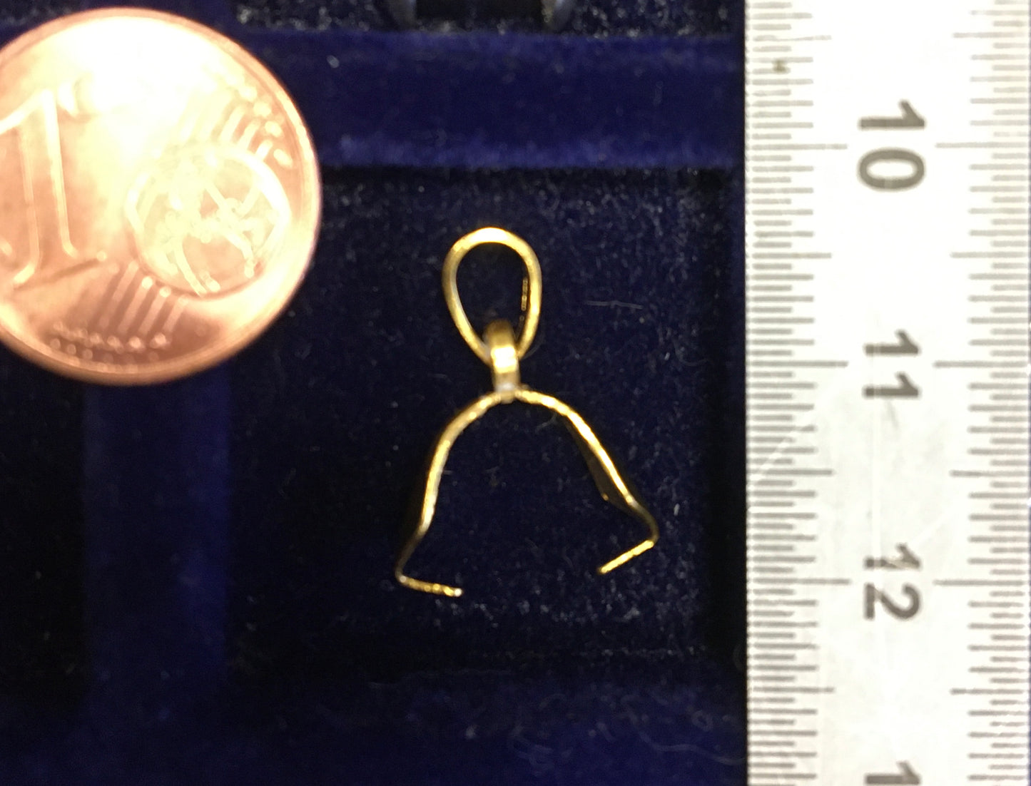 Sélection de bélières pour pierres percées (cabochons, perles...). De 5 à 15 millimètres... Très bonne qualité, parfait pour adapter vos pierres préférées ! Finition Argent, doré ou argenté ! 