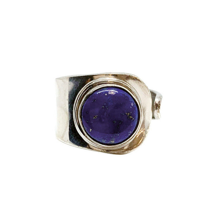 Bague en lapis lazuli, faîte en Argent 0.925. Suerbe pierre au bleu pharaon ! Taille réglable !