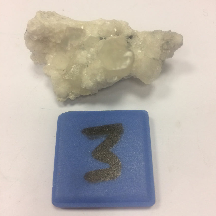 Mangano Calcite ou Calcite rose - Spécimens au choix, réagissant à l'U-V, de 40mm x 30 x 30 environ - de 15 à 30 grammes. Très belle qualité !