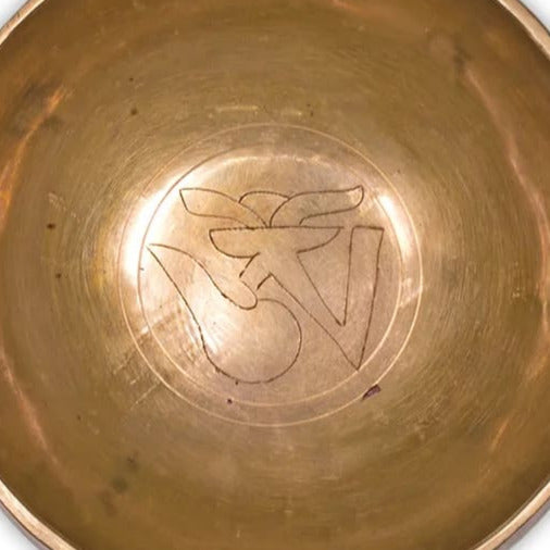 Bol Tibétain avec 'Om' gravé, vendu avec maillet adapté offert. Taille au choix de 10 à 30 centimètres . Très belle qualité, testés et approuvés !