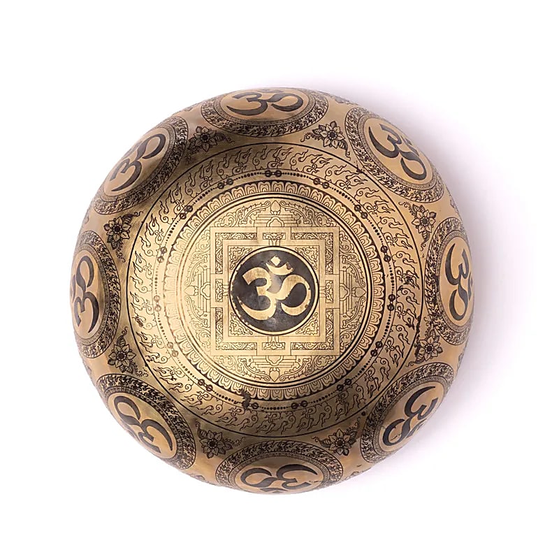 Bowl in 7 metals with engraving of the 'Flower of Life', size 22/24 centimeters - approximately +/- 1400/1600 grams. Sold with a suitable mallet! Magnificent piece 'handmade' in Nepal!
