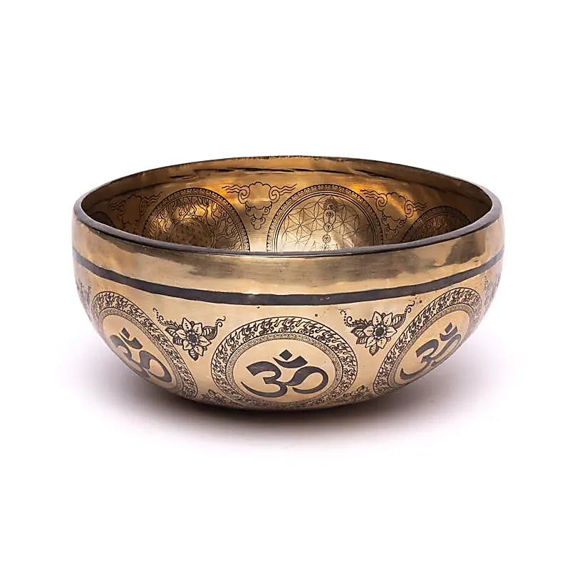 Bowl in 7 metals with engraving of the 'Flower of Life', size 22/24 centimeters - approximately +/- 1400/1600 grams. Sold with a suitable mallet! Magnificent piece 'handmade' in Nepal!