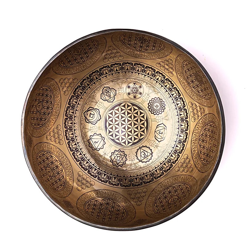 Bowl in 7 metals with engraving of the 'Flower of Life', size 22/24 centimeters - approximately +/- 1400/1600 grams. Sold with a suitable mallet! Magnificent piece 'handmade' in Nepal!