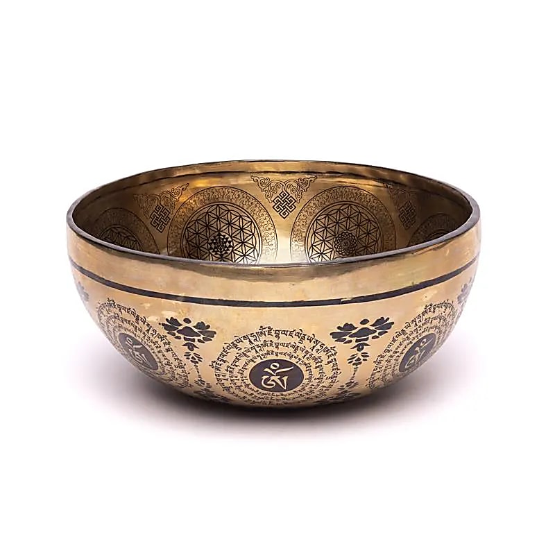 Bowl in 7 metals with engraving of the 'Flower of Life', size 22/24 centimeters - approximately +/- 1400/1600 grams. Sold with a suitable mallet! Magnificent piece 'handmade' in Nepal!