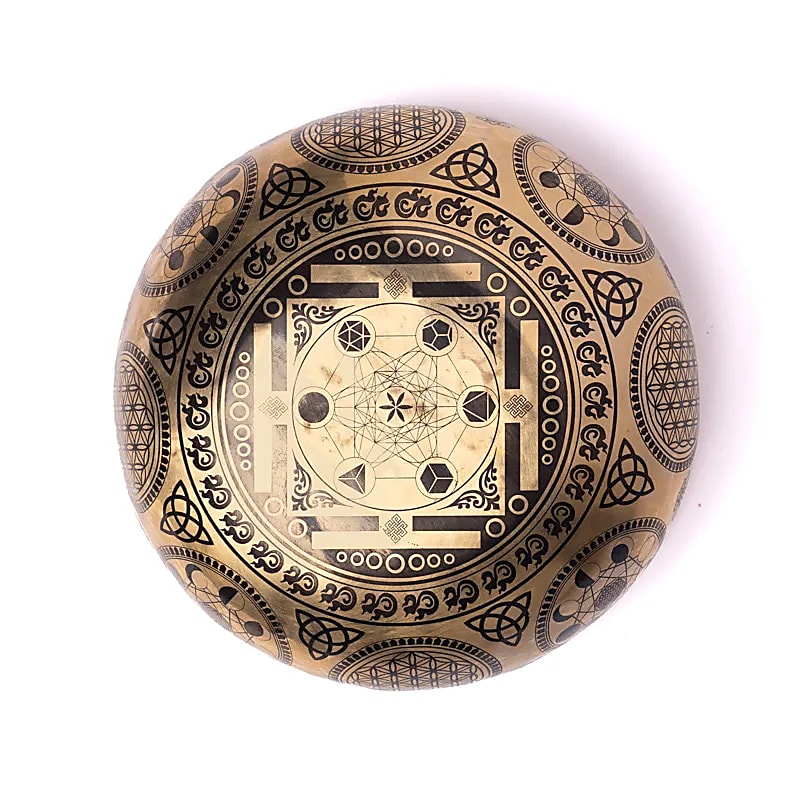 Bowl in 7 metals with engraving of the 'Flower of Life', size 22/24 centimeters - approximately +/- 1400/1600 grams. Sold with a suitable mallet! Magnificent piece 'handmade' in Nepal!