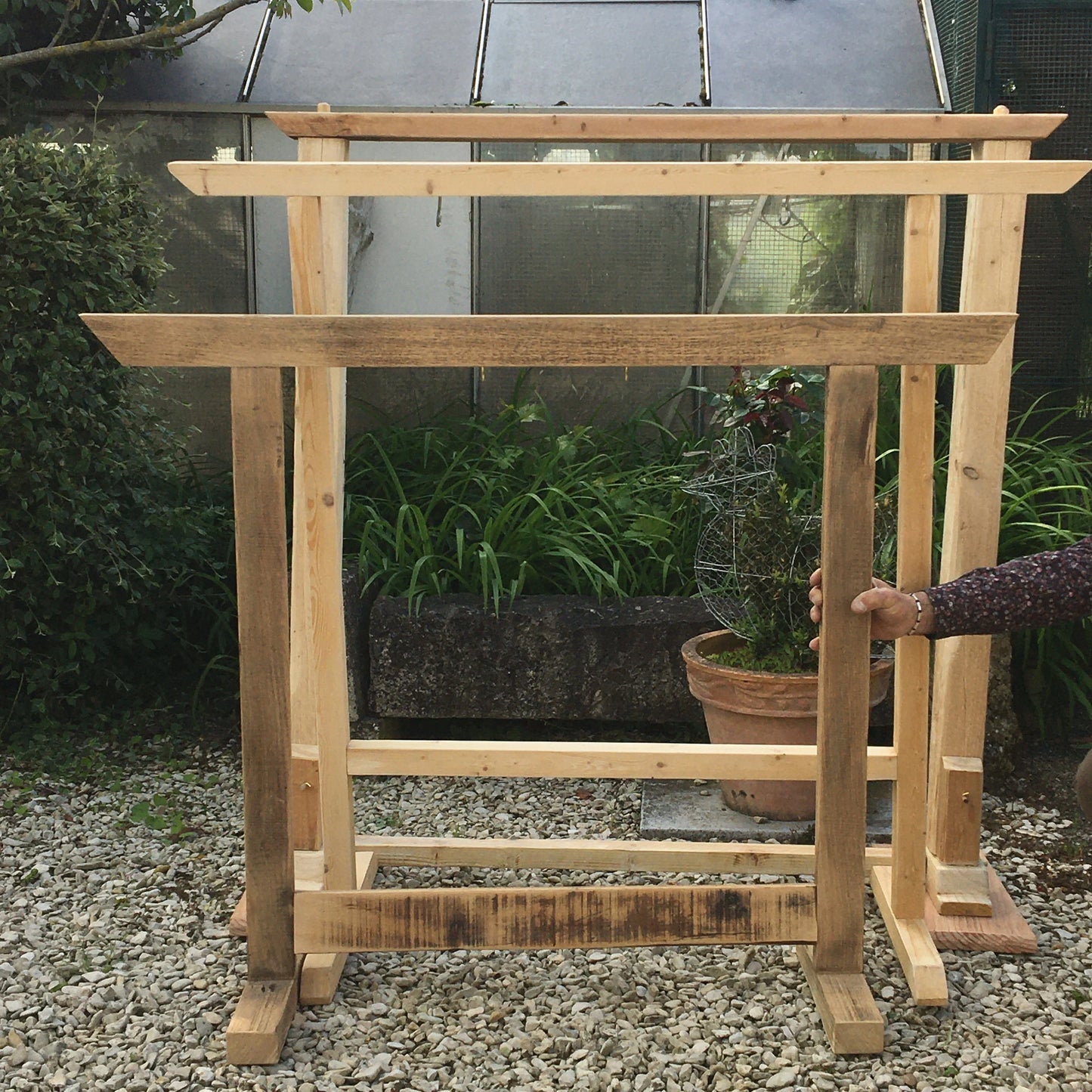 Supports en bois, pour gong ou tambour de 30 jusqu'à 100 cm. 3 modèles au choix, 2 finitions 'mate' ou 'brillante'. ± sur mesure de 30 à 100 centimètres* - Poids !: ± 3 à 8 kg.