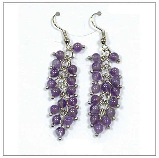 Boucles d'oreilles en Améthyste, plusieurs perles de 4mm en forme de grappe, qualité AA à AAA. Vendu en finition Argent ou laiton argenté, parfait !