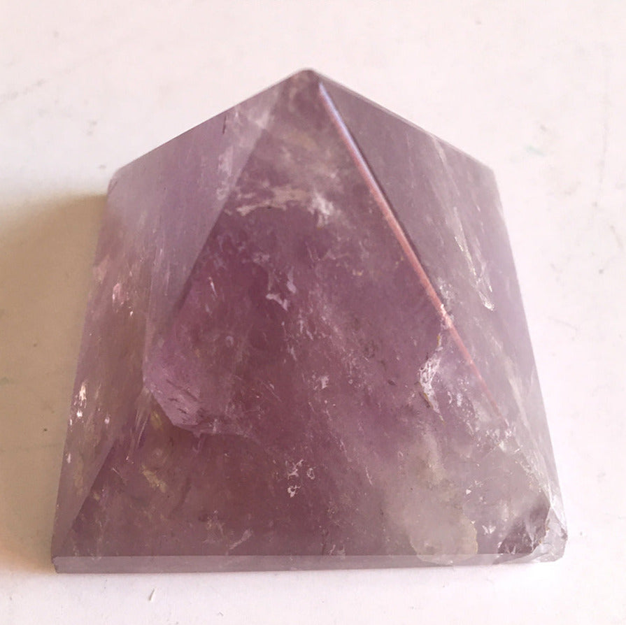 Pyramides en Améthyste de 1,5 à 8,5 centimètres, superbes couleurs, magnifiques effets, parfait pour la lithothérapie, collection, exposition...!