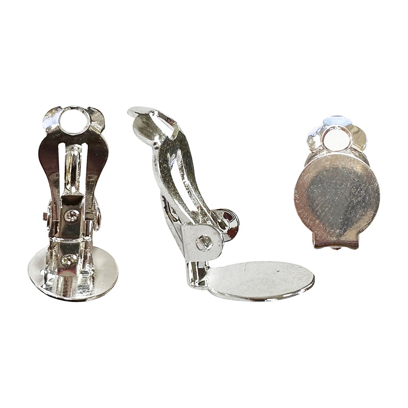 Findings, ear 'clips', silver or gold brass finish with glue-on tray for non-pierced ears. Very good quality, perfect for your creations or for repair! Sold in pairs or in packs of 10 or 100!