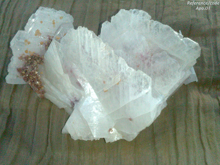 Apophyllite, superbe spécimen naturel de 155 x 125 x 70 mm - 725 grammes. Magnifique pièce de minéralogie du Brésil !