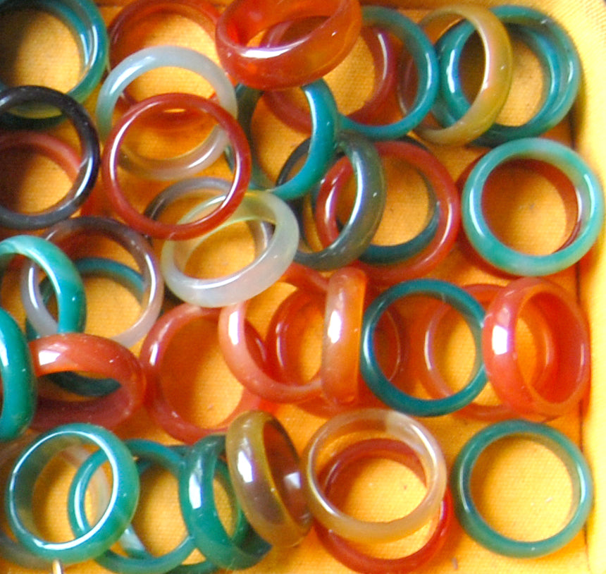 Bague/ anneau/ Jonc en agate verte, agate bleue ou cornaline, disponible de la taille : 50 fr. à 70. Très belle qualité, le cadeau parfait !