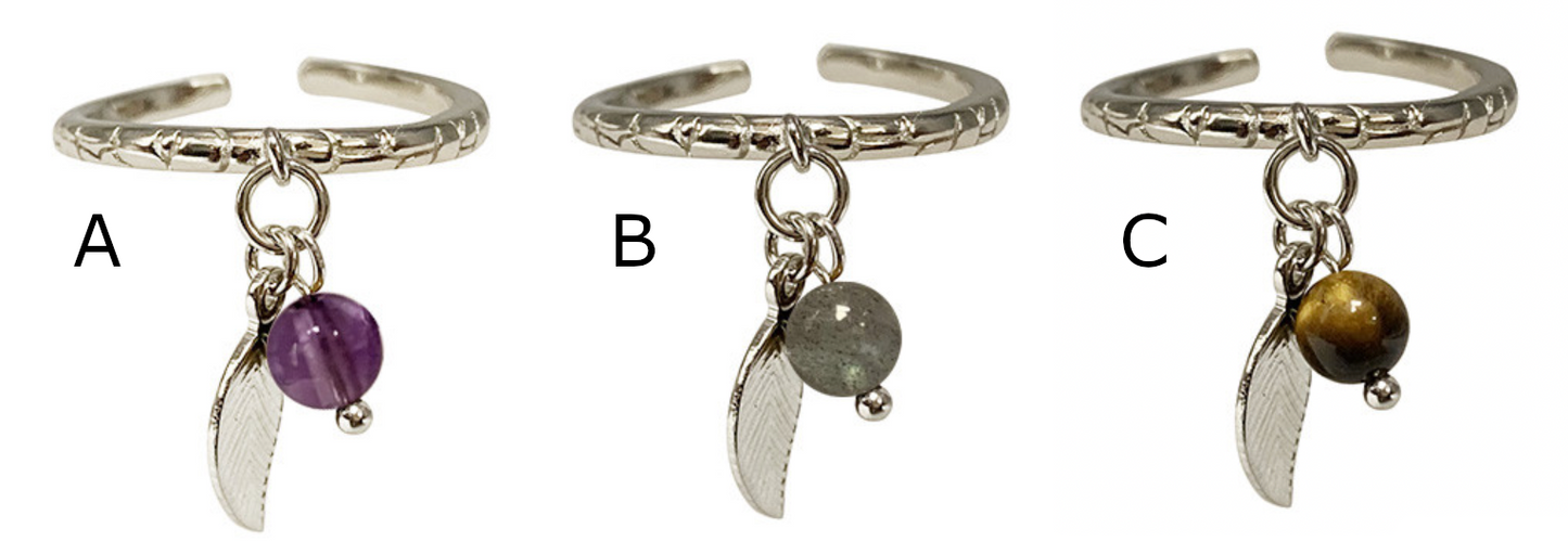 Sélection de 3 jolies bagues avec plumes et pierre au choix : œil de tigre, améthyste, labradorite. Faites en Argent 0.025 ! Taille de 50 à 60 Fr