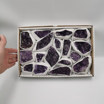 Sale by the kg/ Uruguayan Amethyst, Extra AAA quality, full box of 1.64 kilograms of druse. Perfect for exhibition, resale, collection...