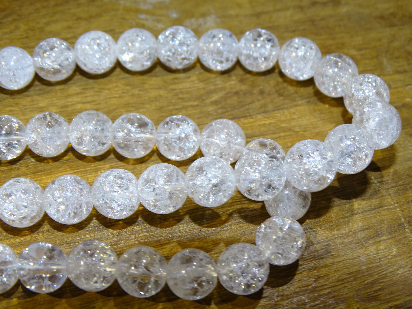 Cristal de roche 'Craquelé' ou 'Neige' (Quartz), perles rondes de 4, 6, 8, 10, 12, 14 mm. Vendu en fil de perle 38/39 cm, en bracelet de 17 à 21 cm, en collier de 45 ou sautoir de 60 cm !