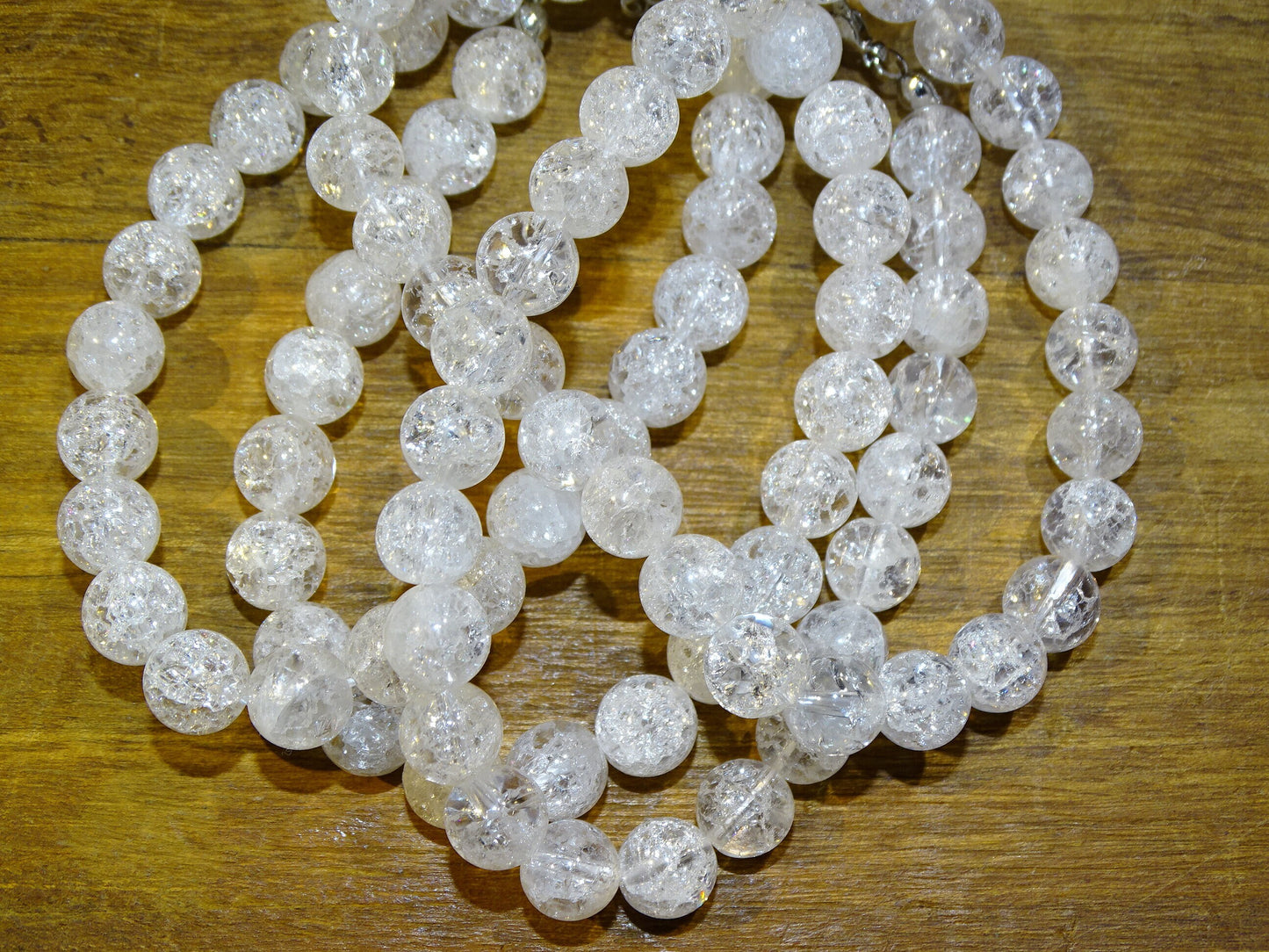 Cristal de roche 'Craquelé' ou 'Neige' (Quartz), perles rondes de 4, 6, 8, 10, 12, 14 mm. Vendu en fil de perle 38/39 cm, en bracelet de 17 à 21 cm, en collier de 45 ou sautoir de 60 cm !