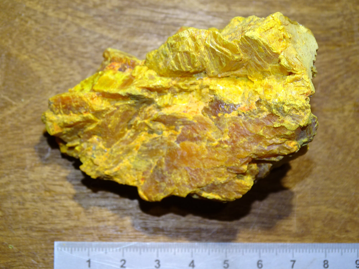 Orpiment, spéciment brut et naturel de 80 x 50 x 30 mm - 40 grammes. Magnifique pièce pour exposition, lithothérapie, collection !