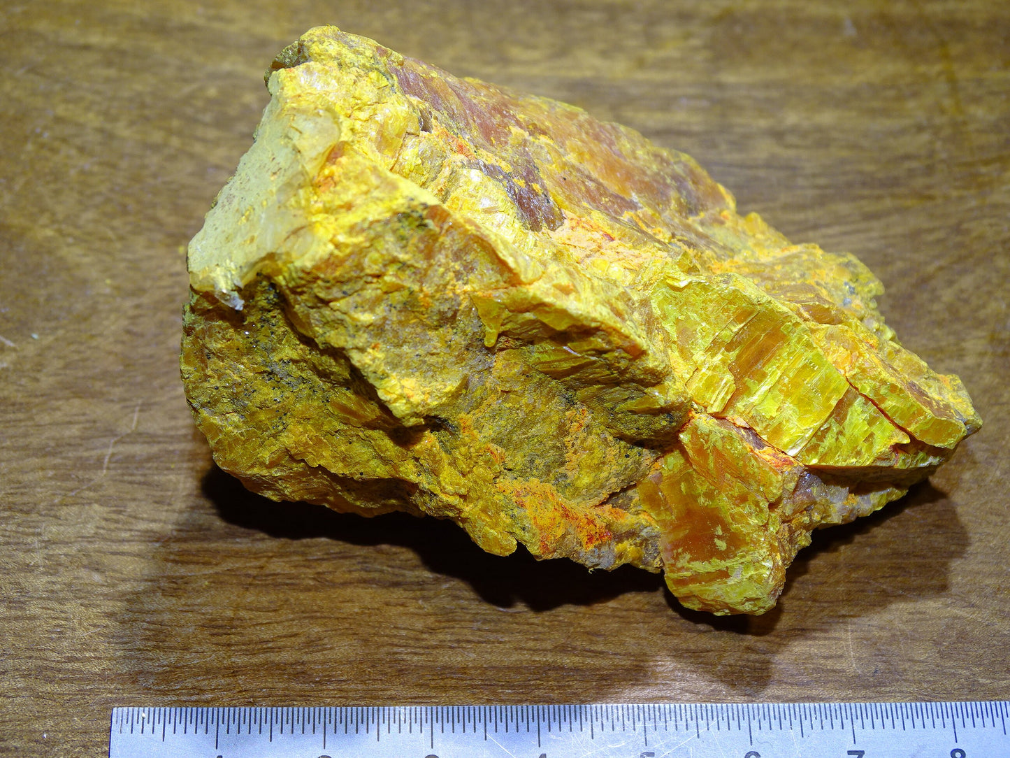Orpiment, spéciment brut et naturel de 80 x 50 x 30 mm - 40 grammes. Magnifique pièce pour exposition, lithothérapie, collection !
