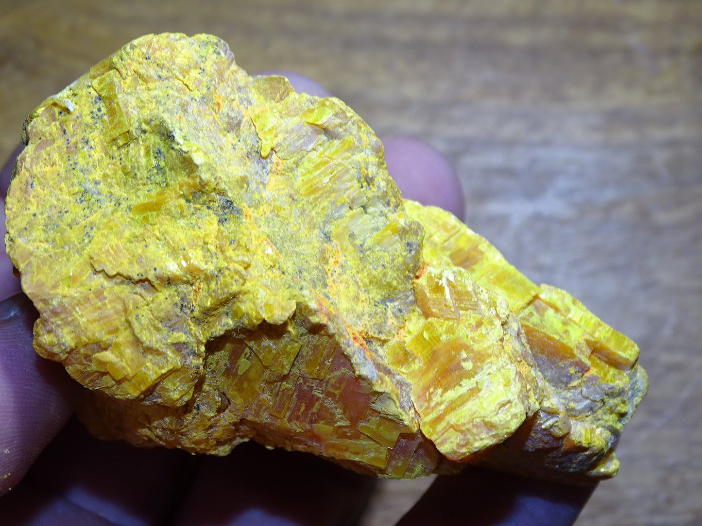 Orpiment, spéciment brut et naturel de 80 x 50 x 30 mm - 40 grammes. Magnifique pièce pour exposition, lithothérapie, collection !