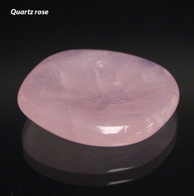 Sélection de galets/ pierres plates au choix ou en lot de 12, avec 1 face incurvée pour le pouce, parfait pour les massages, de 4x3x1 cm environ. TrÚs belle qualité !