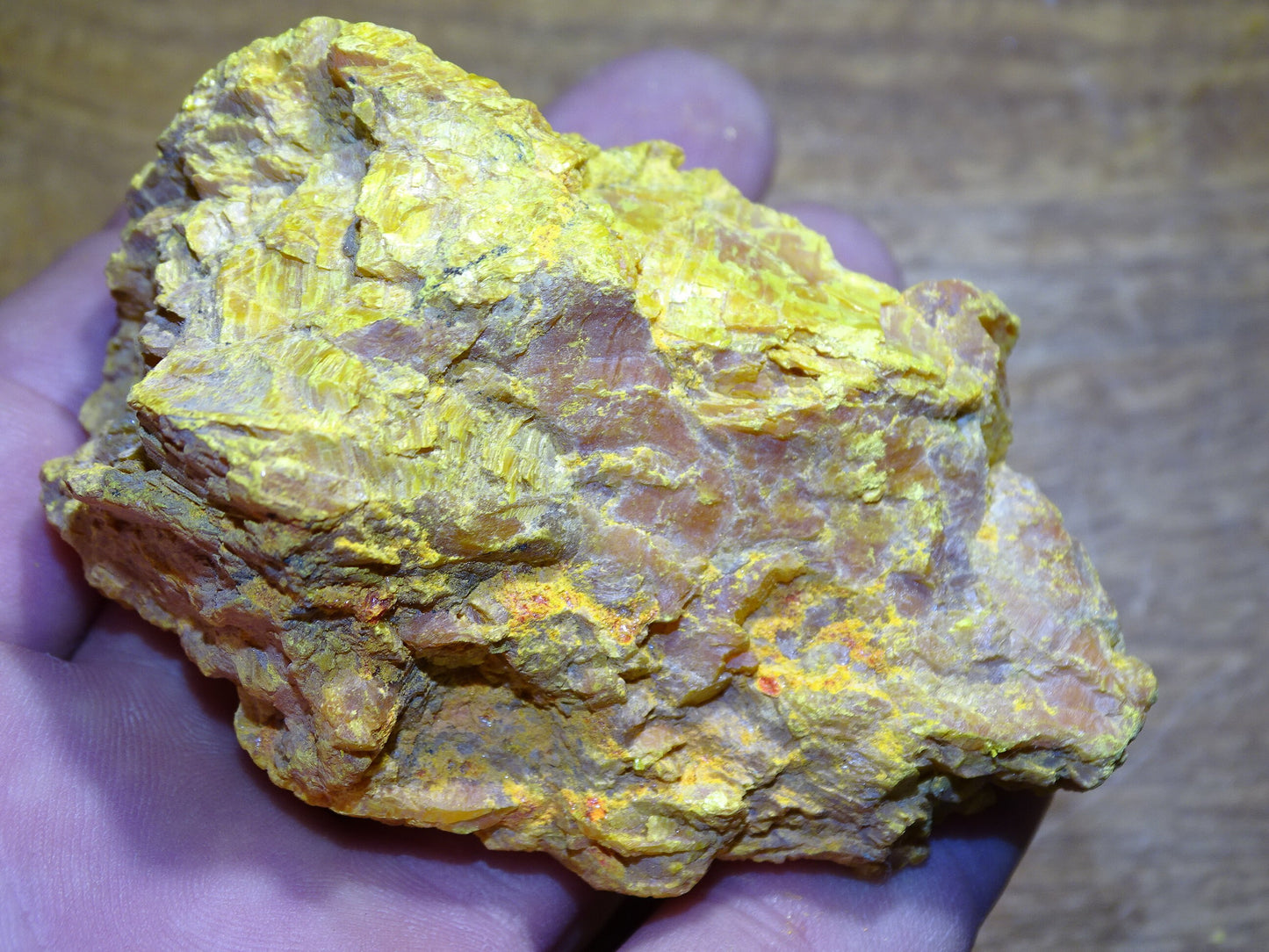 Orpiment, spéciment brut et naturel de 80 x 50 x 30 mm - 40 grammes. Magnifique pièce pour exposition, lithothérapie, collection !