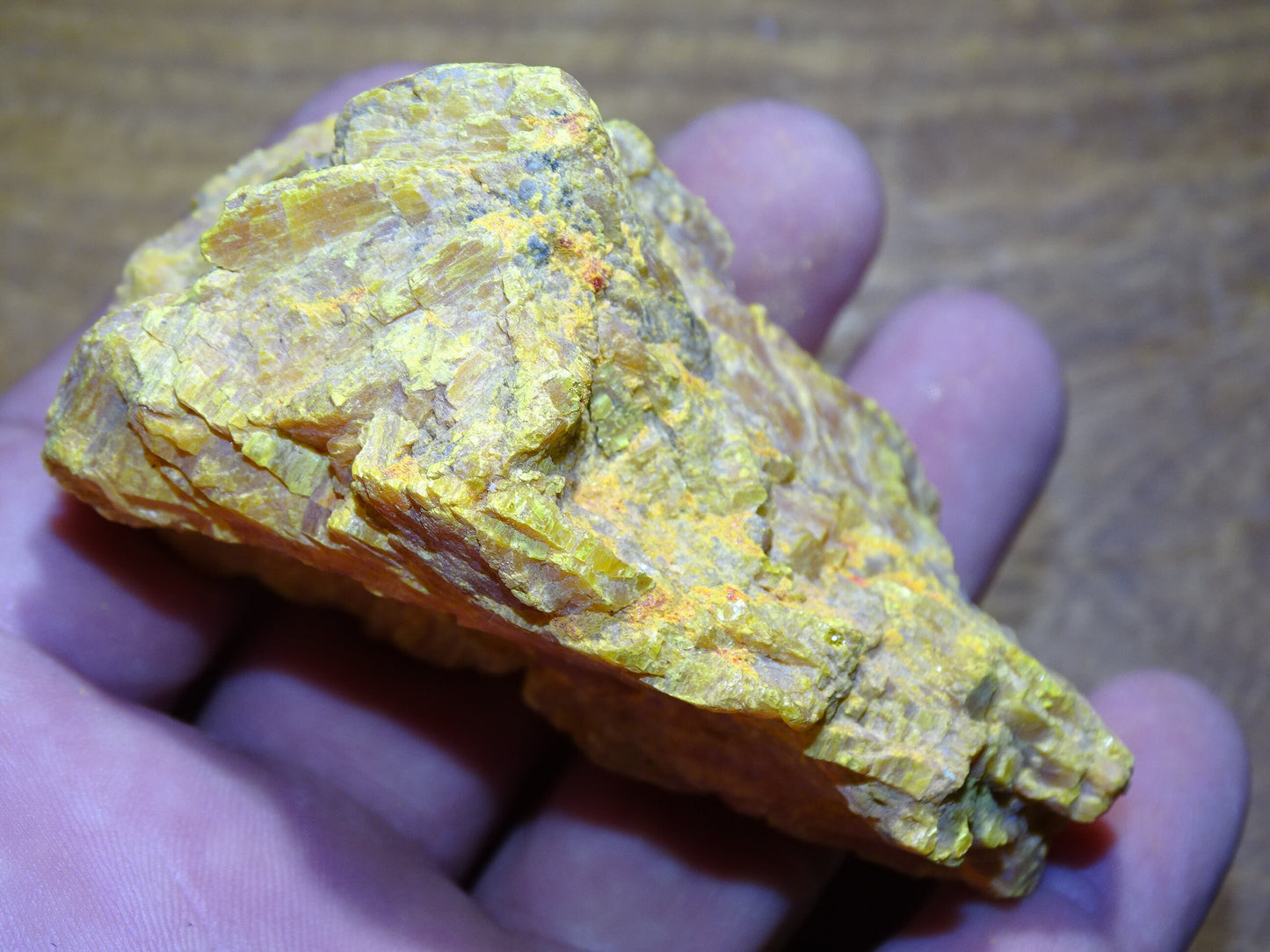 Orpiment, spéciment brut et naturel de 80 x 50 x 30 mm - 40 grammes. Magnifique pièce pour exposition, lithothérapie, collection !
