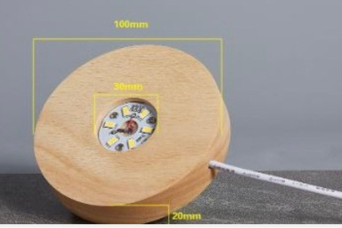 Base LED en bois avec adaptateur USB pour éclairer vos plus belles pièces. Dimensions (Ø x H) : 10 x 2 cm Puissance : 5V Vendu avec son adaptateur USB/220V. Peut être utilisé pour les lampes en sélénite, les prismes, pointes et sphères., parfait !
