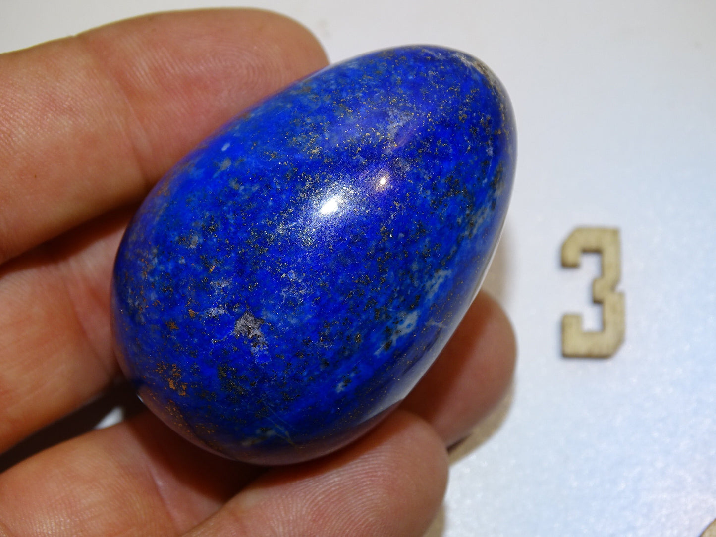 Sélection d'oeufs en Lapis lazuli de 4,3 à 7,5 centimètres de diamètre. Très belle qualité, parfait pour la lithothérapie, collection, exposition... !