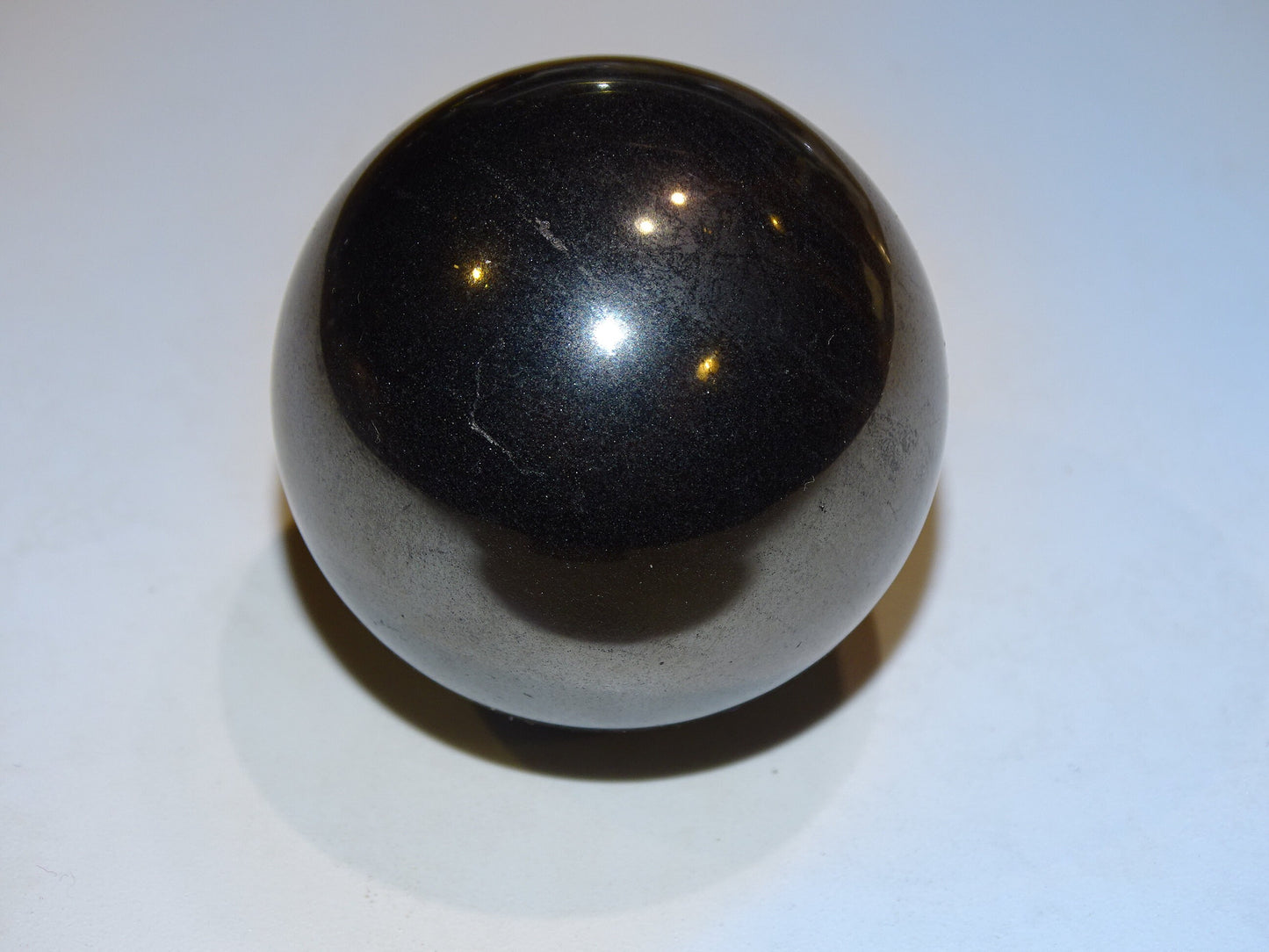 Sphère en Hématite, d'environ 40 millimètres - 240 grammes. Parfait pour la lithothérapie, collection, exposition...