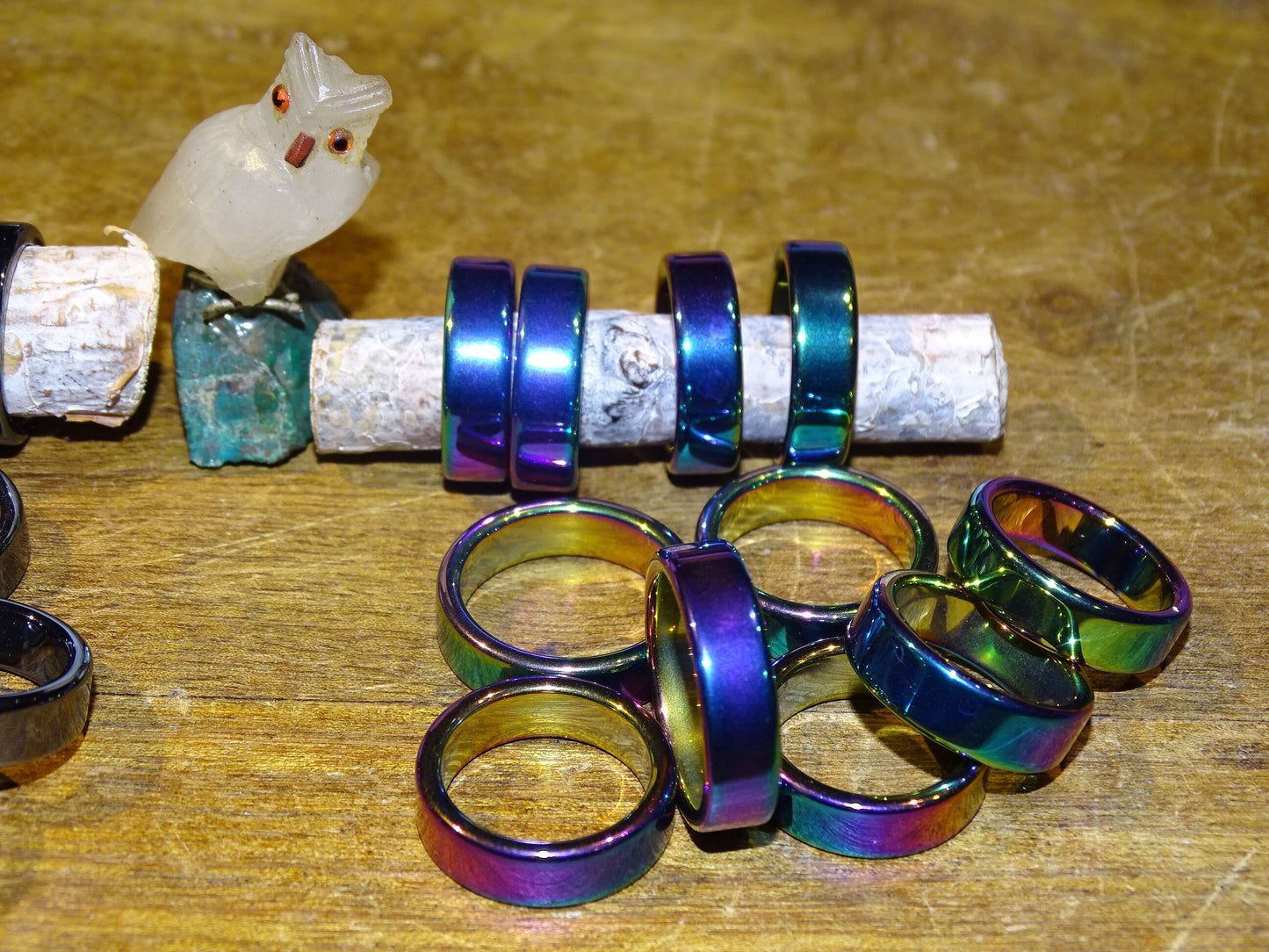 Bague/ Anneau/ Jonc en hématite ou Hématite Arc en ciel, disponible de la taille : 50 fr. à 70. Très belle qualité , vendu à l'unité ou par 2. Le cadeau parfait !