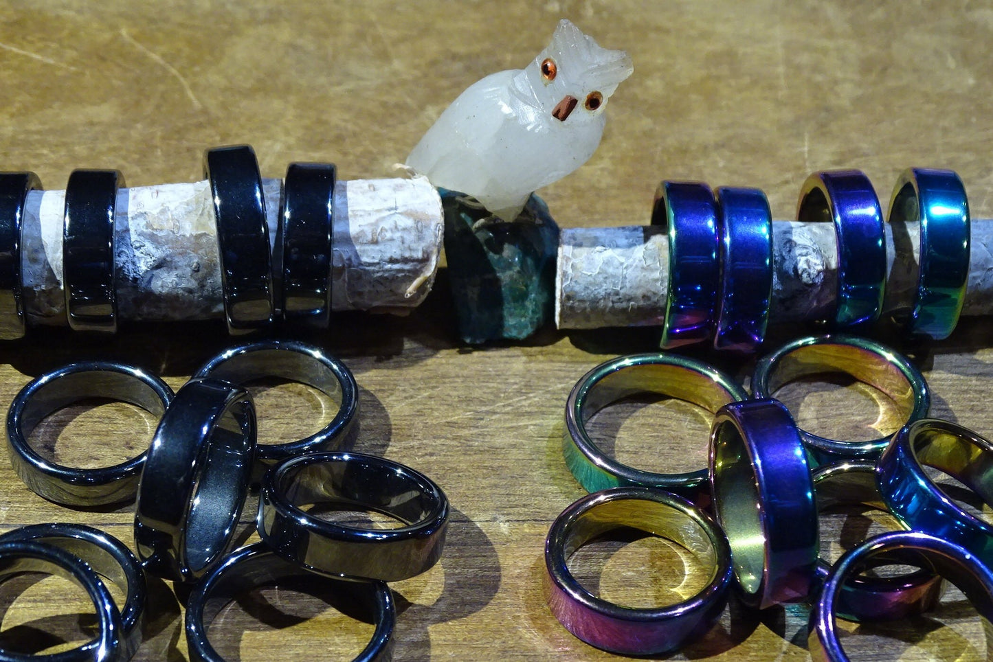 Bague/ Anneau/ Jonc en hématite ou Hématite Arc en ciel, disponible de la taille : 50 fr. à 70. Très belle qualité , vendu à l'unité ou par 2. Le cadeau parfait !