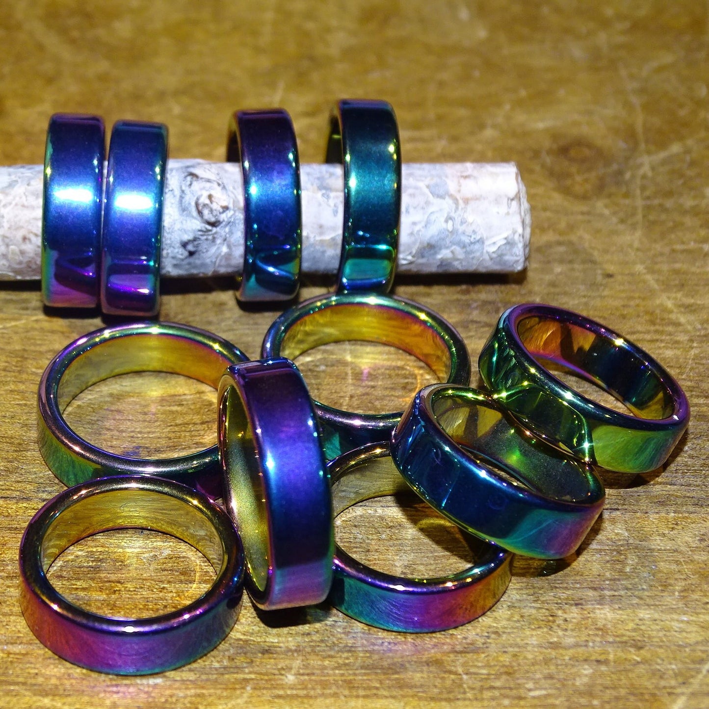 Bague/ Anneau/ Jonc en hématite ou Hématite Arc en ciel, disponible de la taille : 50 fr. à 70. Très belle qualité , vendu à l'unité ou par 2. Le cadeau parfait !