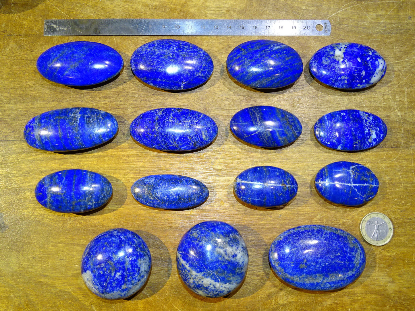 Lapis lazuli, Sélection de galets au choix, de 6x4x1,5 cm. Format adéquat pour massages. Un bleu envoûtant et fascinant, pierre des pharaons !
