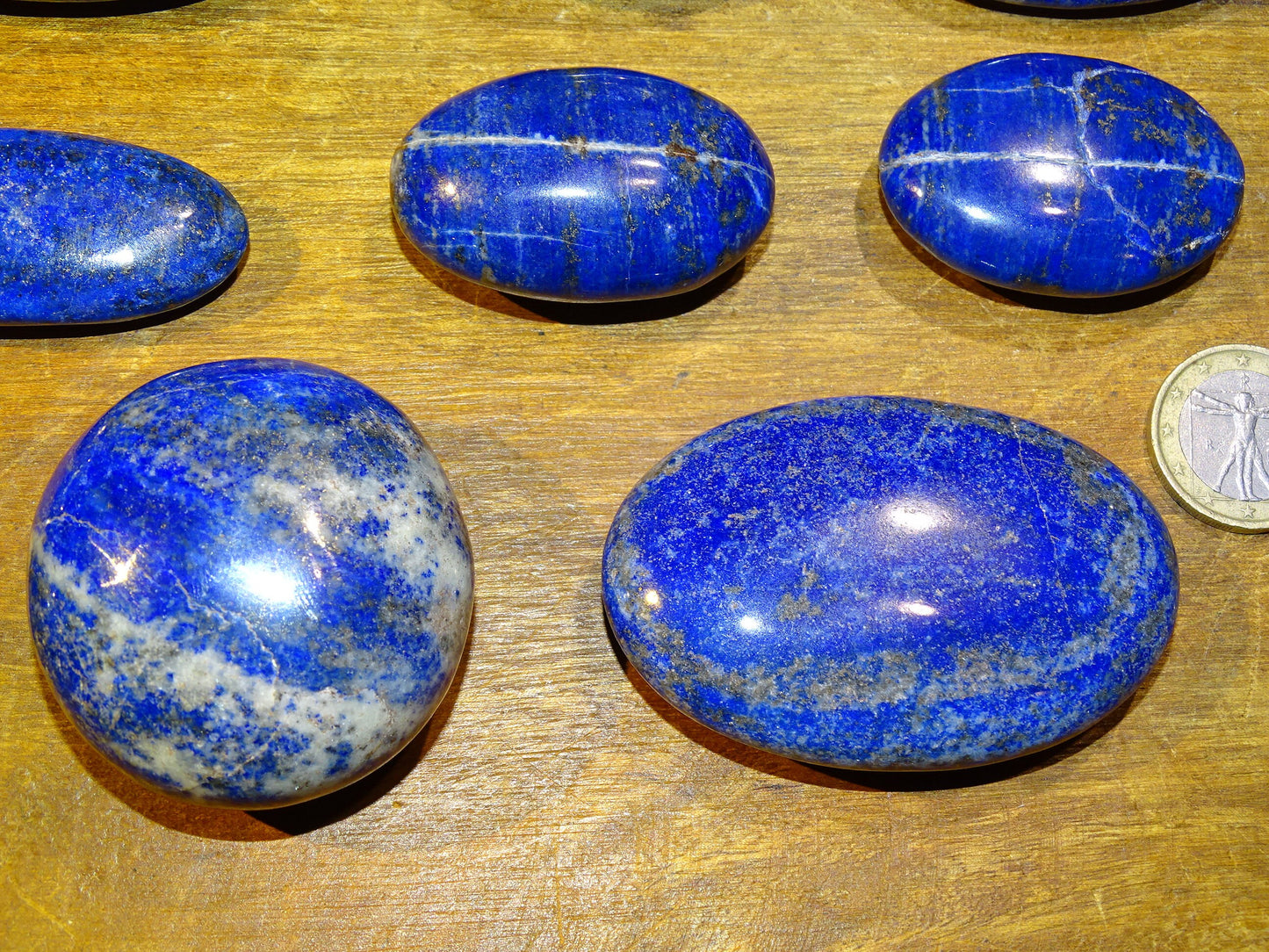 Lapis lazuli, Sélection de galets au choix, de 6x4x1,5 cm. Format adéquat pour massages. Un bleu envoûtant et fascinant, pierre des pharaons !