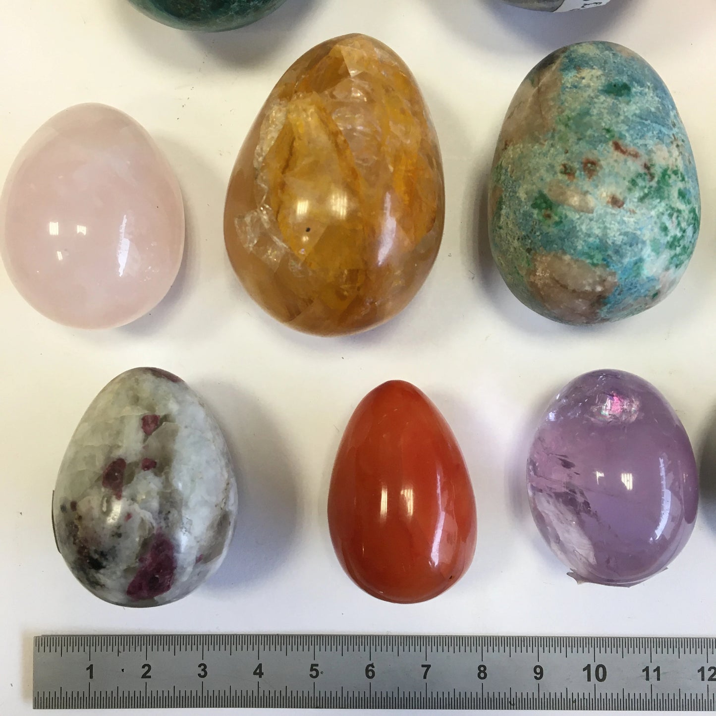 Sélection d'oeufs en pierres, de 30 à 90 grammes, 3 à 6 centimètres de diamètre. Très belle qualité, parfait pour la lithothérapie, collection, exposition... !