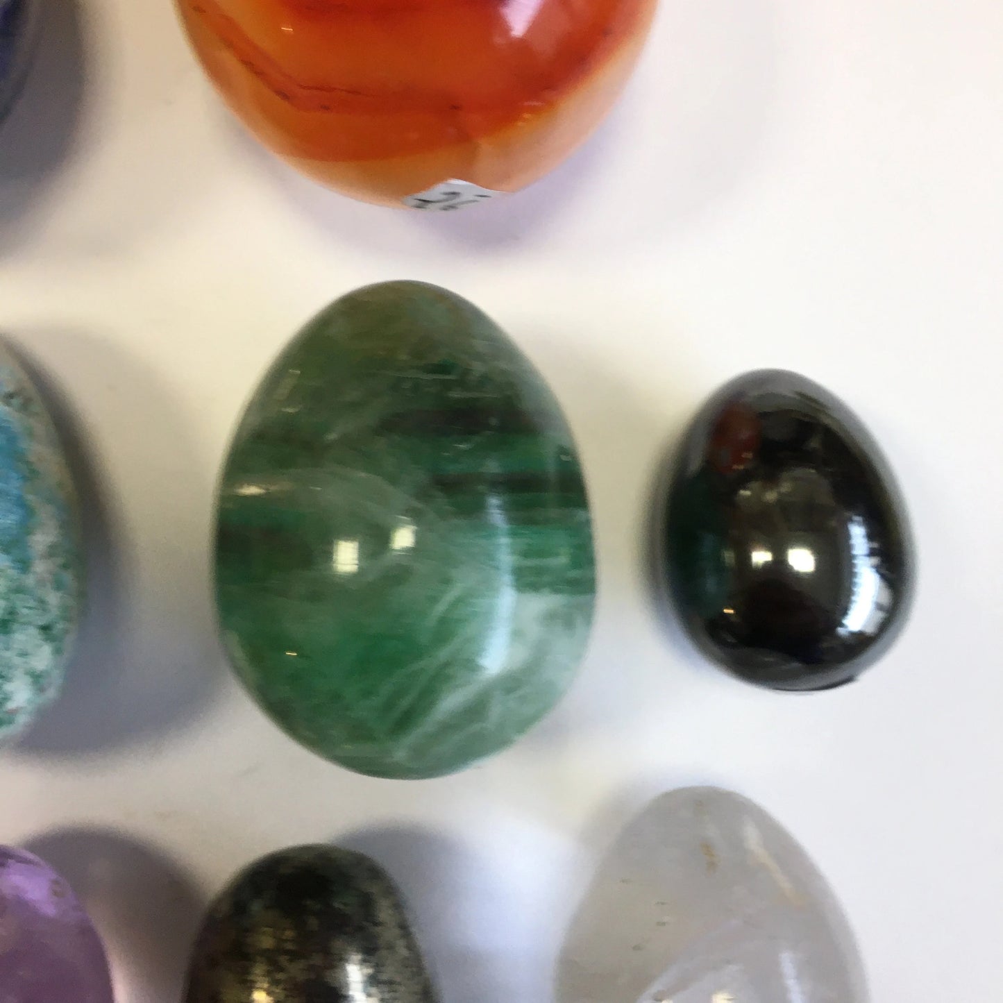 Sélection d'oeufs en pierres, de 30 à 90 grammes, 3 à 6 centimètres de diamètre. Très belle qualité, parfait pour la lithothérapie, collection, exposition... !