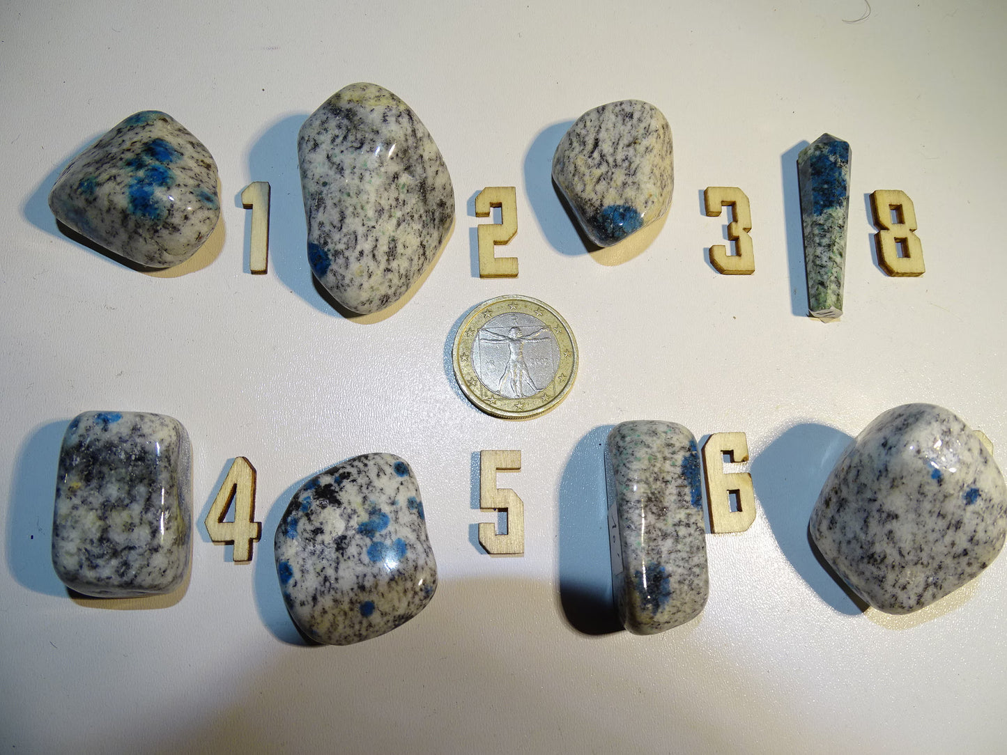 Jaspe K2 - Pierres roulées de 10 à 20 grammes ! Superbes cristaux d'Azurite dans du granit !