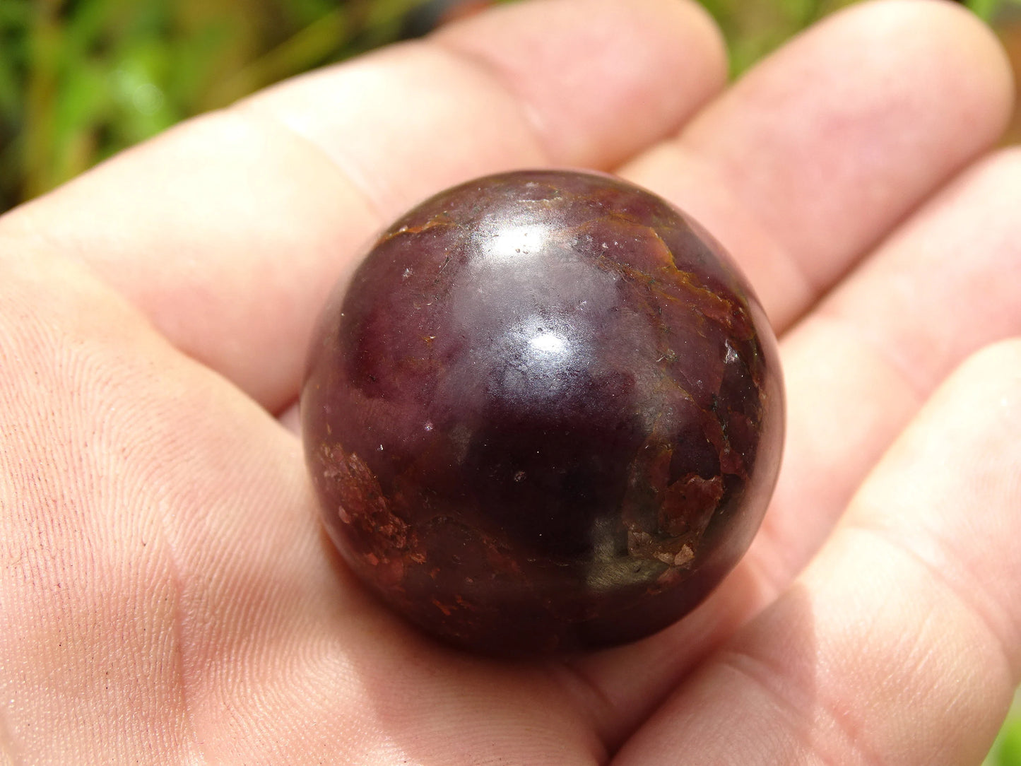 Sélection de sphères en Grenat Almandin de 2,7 à 4,5 centimètres. Parfait pour la lithothérapie, collection, exposition...!