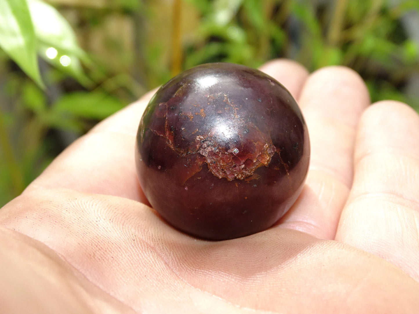 Sélection de sphères en Grenat Almandin de 2,7 à 4,5 centimètres. Parfait pour la lithothérapie, collection, exposition...!