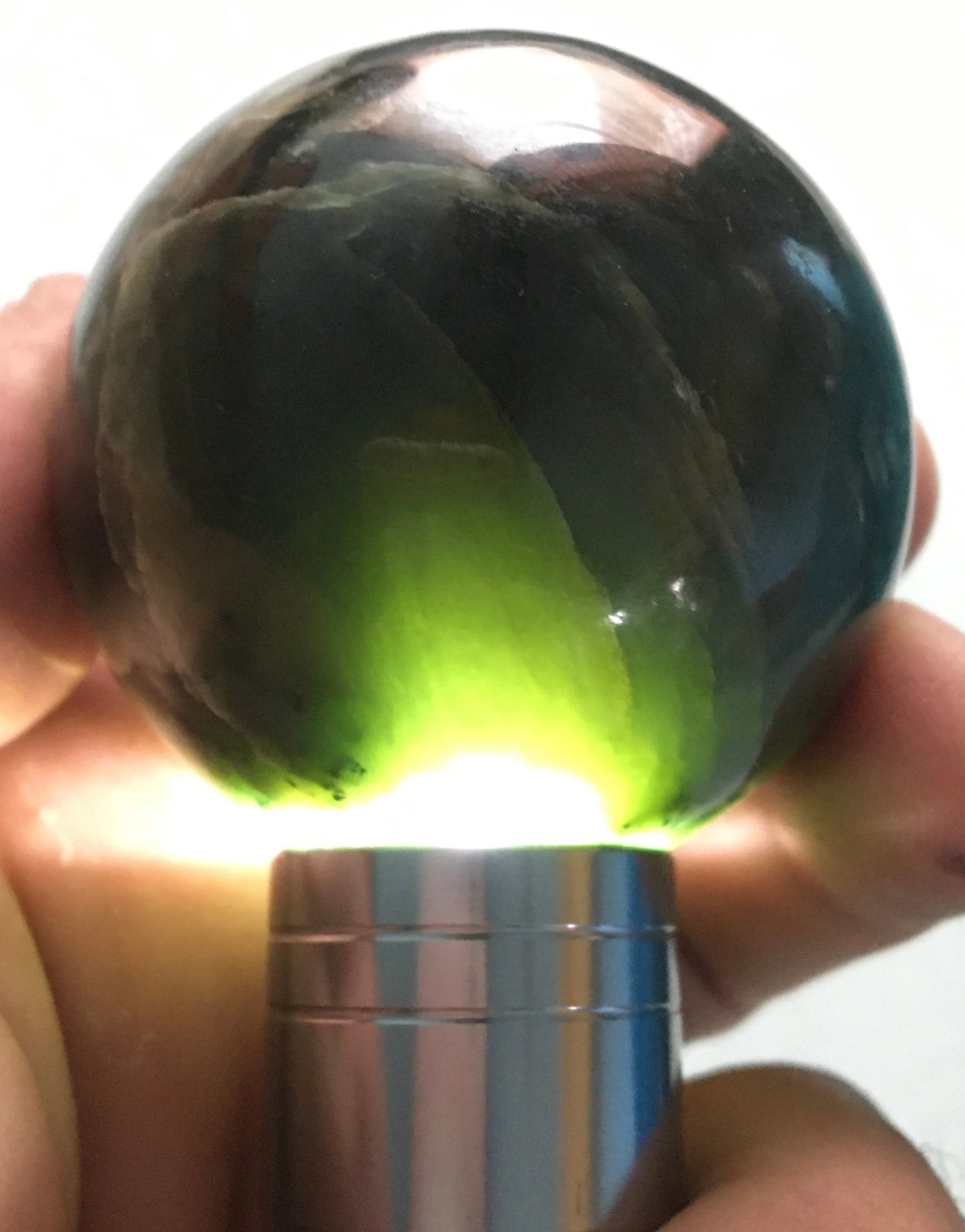 Sphère de Jade néphrite, modèle unique d'environ 50 millimètres, 195 grammes. Superbe pierre, parfait pour la lithothérapie, collection, exposition...!