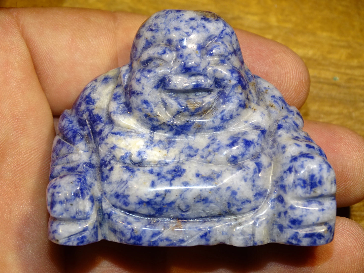 Laughing Buddha in lapis lazuli, size 50 millimeters high x 60 x 31 - very beautiful little piece!