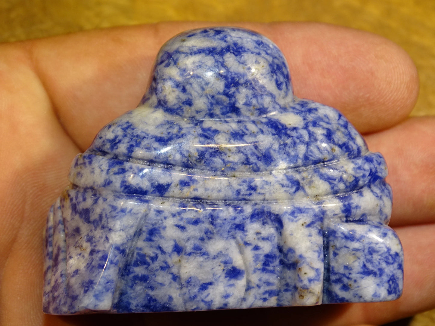 Laughing Buddha in lapis lazuli, size 50 millimeters high x 60 x 31 - very beautiful little piece!